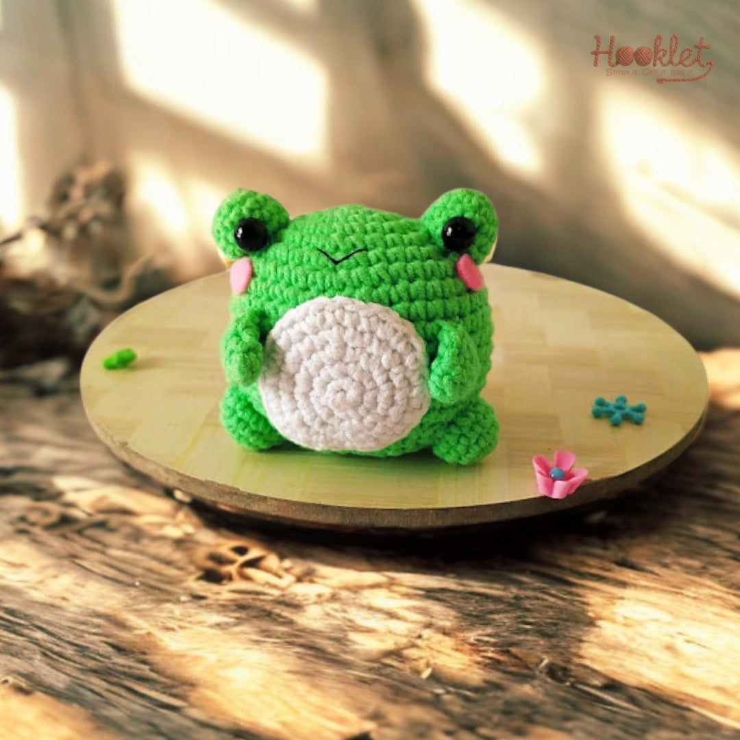 Finished crochet frog plush – beginner amigurumi pattern PDF